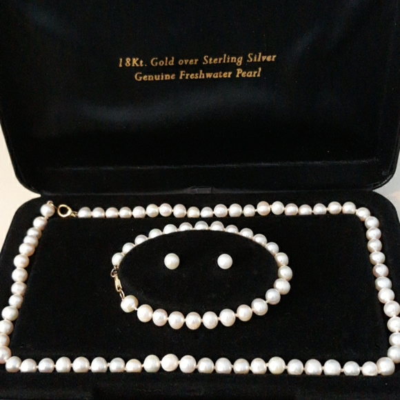 Jewelry - Freshwater pearl necklace set